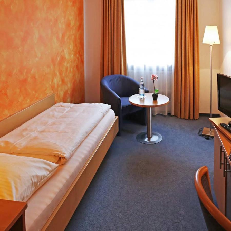 Hotel Graf Lehndorff Zur Messe Munich Exterior photo