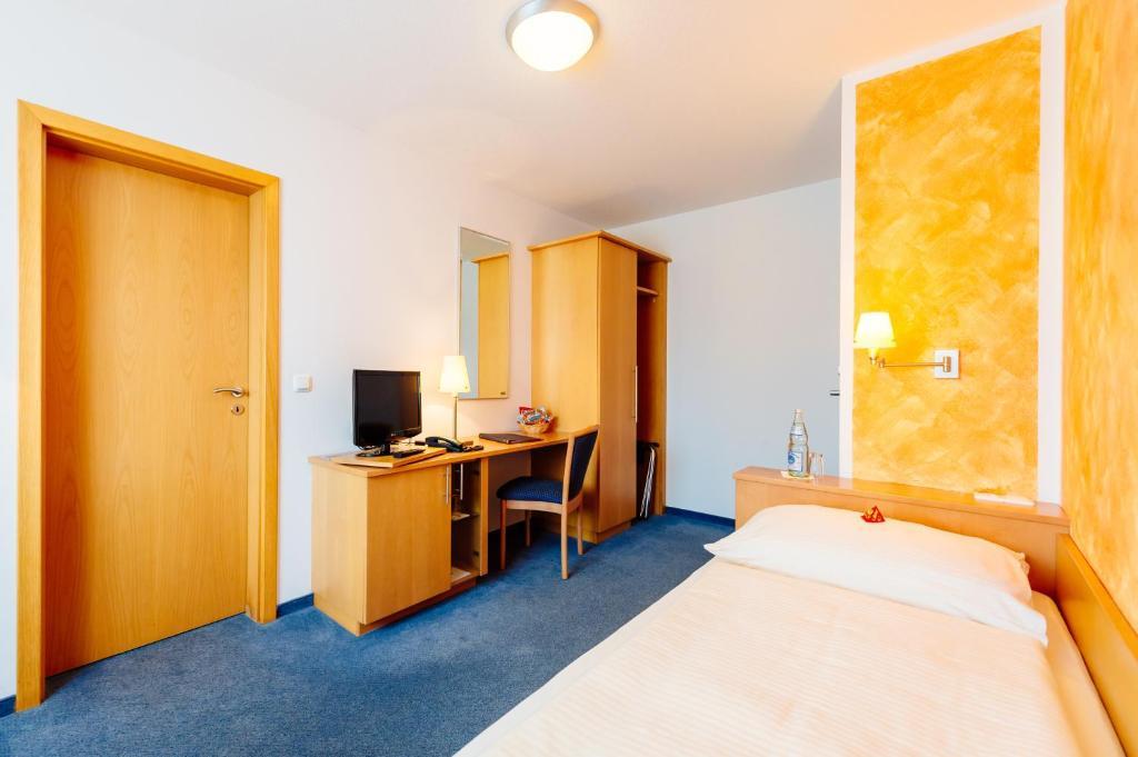 Hotel Graf Lehndorff Zur Messe Munich Exterior photo
